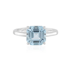 Zilveren ring met een hemel-blauwe topaas