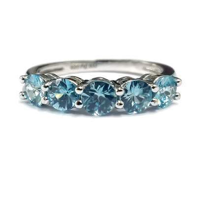 Zilveren ring met Ratanakiri zirkonen