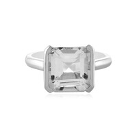 Zilveren ring met een witte kwarts