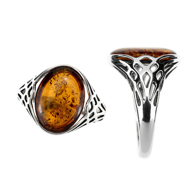 Zilveren ring met een Baltische barnsteen (dagen)