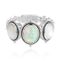 Zilveren ring met een Welo-opaal (Dallas Prince Designs)