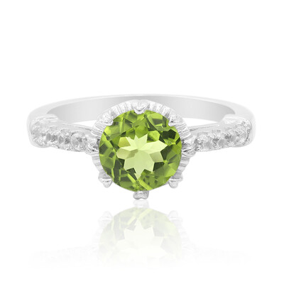 Zilveren ring met een peridoot