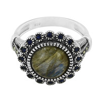 Zilveren ring met een labradoriet