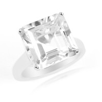 Zilveren ring met een witte kwarts
