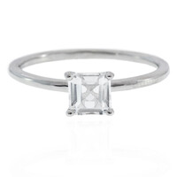 Zilveren ring met een witte topaas