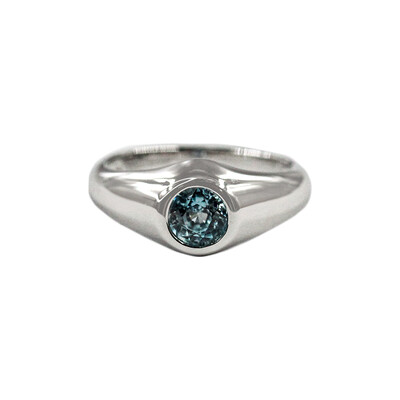 Zilveren ring met een Ratanakiri zirkoon (MONOSONO COLLECTION)