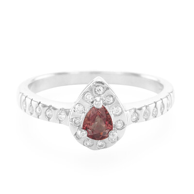 Zilveren ring met een avondrode saffier