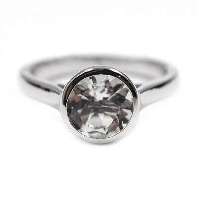 Zilveren ring met een groene amethist