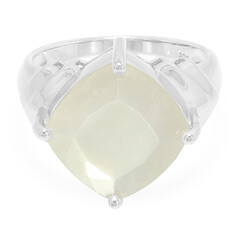 Zilveren ring met een witte maansteen