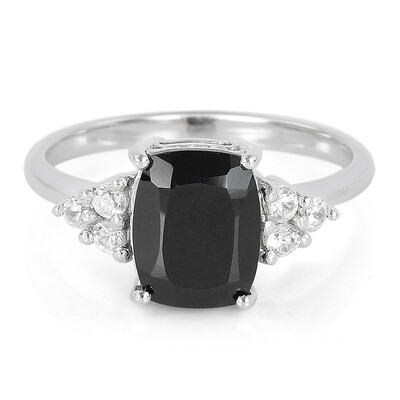 Zilveren ring met een zwarte spinel
