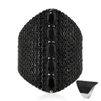 Zilveren ring met zwarte spinelstenen