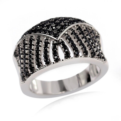 Zilveren ring met zwarte spinelstenen