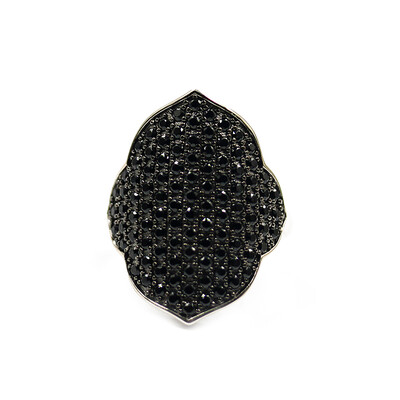 Zilveren ring met zwarte spinelstenen