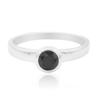 Zilveren ring met een zwarte diamant