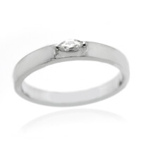 Zilveren ring met een zirkoon