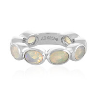 Zilveren ring met Welo-opalen