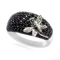 Zilveren ring met zwarte spinelstenen