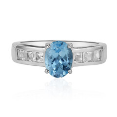 Zilveren ring met een hemel-blauwe topaas