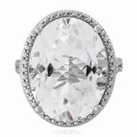 Zilveren ring met een witte kwarts