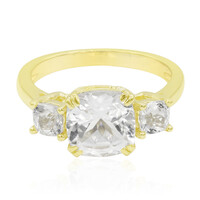 Gouden ring met een witte kunziet