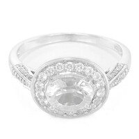 Zilveren ring met een petaliet