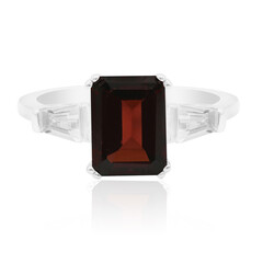 Zilveren ring met een granaat