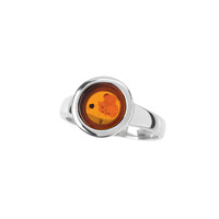 Zilveren ring met een Baltische barnsteen