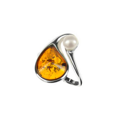 Zilveren ring met een Baltische barnsteen