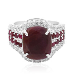 Zilveren ring met een robijn