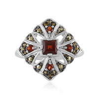Zilveren ring met een Mozambique granaat