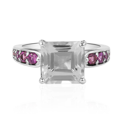 Zilveren ring met een witte topaas