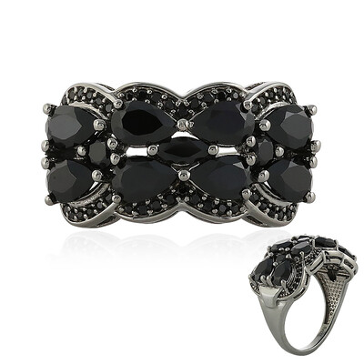 Zilveren ring met zwarte spinelstenen