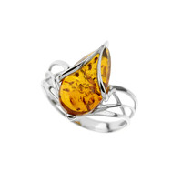 Zilveren ring met een Baltische barnsteen