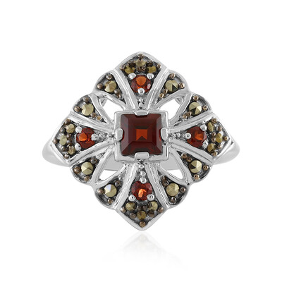 Zilveren ring met een Mozambique granaat