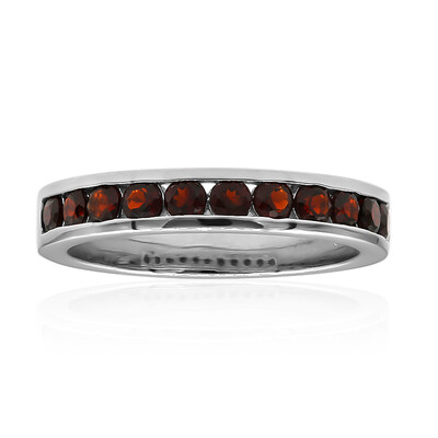 Zilveren ring met granaten