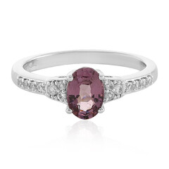 Zilveren ring met een paarse spinel