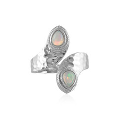 Zilveren ring met Welo-opalen
