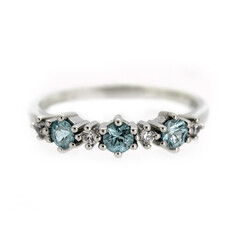 Zilveren ring met Ratanakiri zirkonen
