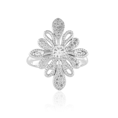 Zilveren ring met een witte saffier