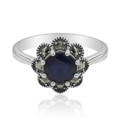 Zilveren ring met een blauwe saffier