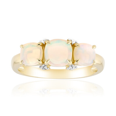 Gouden ring met een Braziliaanse witte opaal