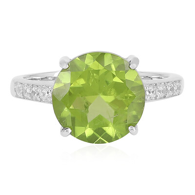 Zilveren ring met een peridoot