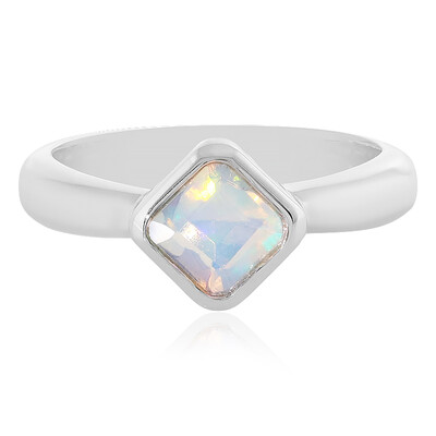 Zilveren ring met een Welo-opaal