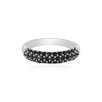 Zilveren ring met zwarte spinelstenen