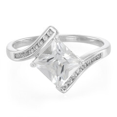 Zilveren ring met een petaliet
