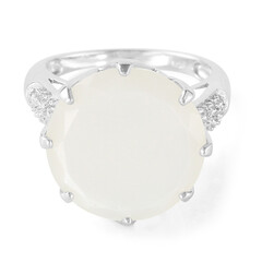 Zilveren ring met een witte maansteen