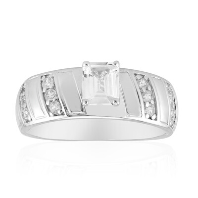 Zilveren ring met een witte saffier