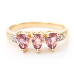 Gouden ring met Onverhitte Padparadscha Saffieren (AMAYANI)