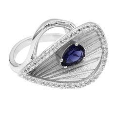 Zilveren ring met een ioliet