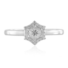 Zilveren ring met een witte saffier